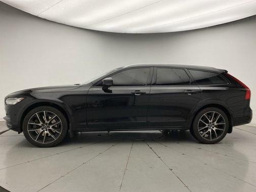 Photo 2 of 23 of 2018 Volvo V90 Cross Country T6