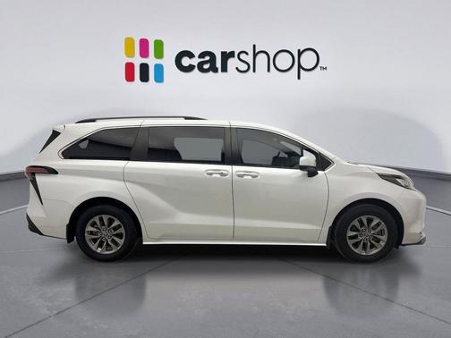 2022 Toyota Sienna XLE