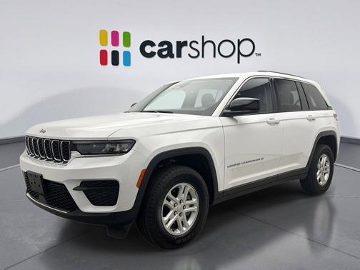 Bright White Clearcoat 2023 Jeep Grand Cherokee Laredo