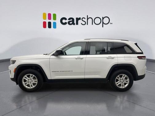 Bright White Clearcoat 2023 Jeep Grand Cherokee Laredo