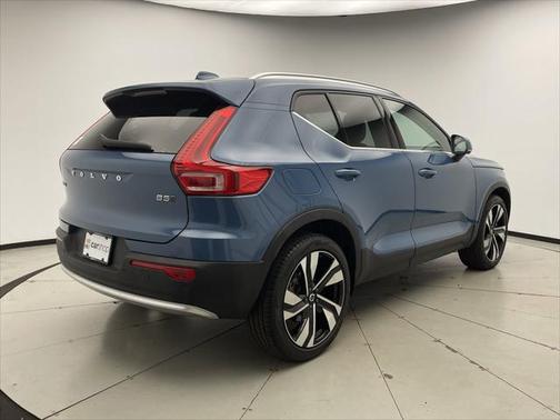 2023 Volvo XC40 B5 Plus Bright Theme