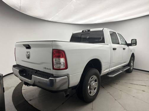 2023 RAM 3500 Tradesman Crew Cab 4x4 6'4' Box