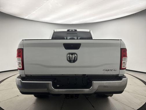 2023 RAM 3500 Tradesman Crew Cab 4x4 6'4' Box