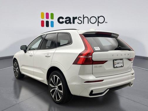 Crystal White Metallic 2023 Volvo XC60 B5 Plus Dark Theme