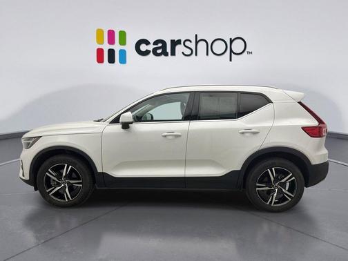 Crystal White 2025 Volvo XC40 B5 Core Bright Theme