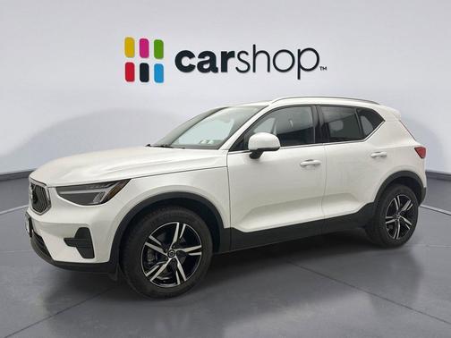Crystal White 2025 Volvo XC40 B5 Core Bright Theme