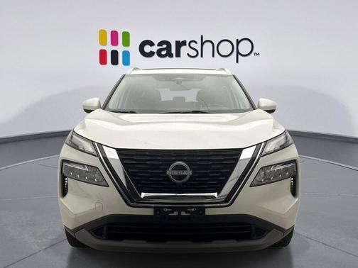 Pearl White Tricoat 2023 Nissan Rogue SV
