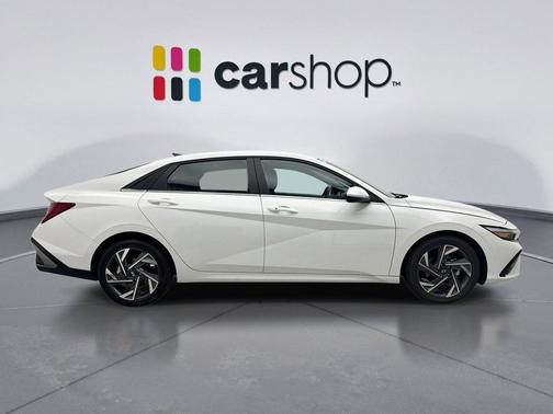 2025 Hyundai ELANTRA SEL
