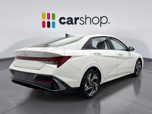 2025 Hyundai ELANTRA SEL