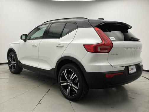 2022 Volvo XC40 T5 R-Design