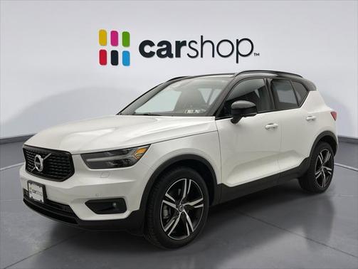 2022 Volvo XC40 T5 R-Design