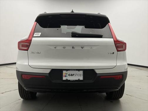 2022 Volvo XC40 T5 R-Design