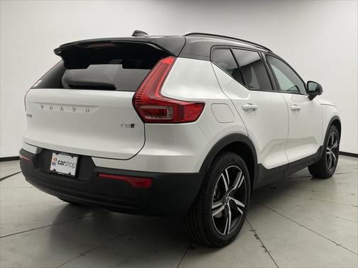 2022 Volvo XC40 T5 R-Design