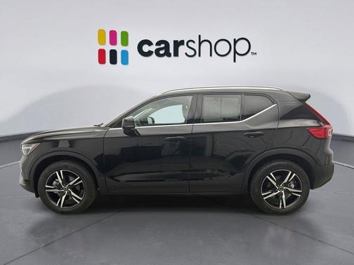 Onyx Black 2025 Volvo XC40 B5 Core Bright Theme