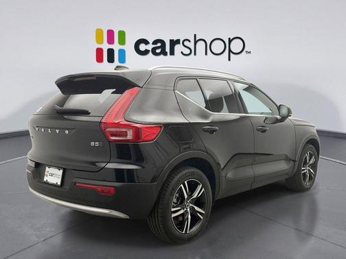 Onyx Black 2025 Volvo XC40 B5 Core Bright Theme
