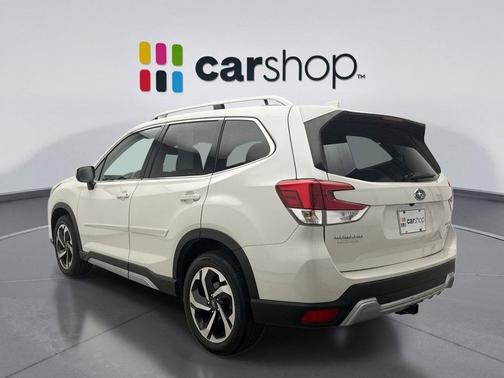 Crystal White Pearl 2022 Subaru Forester Touring