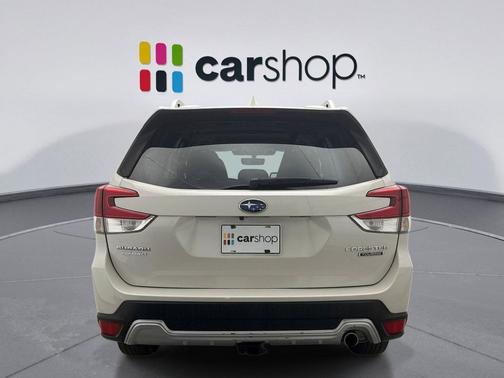 Crystal White Pearl 2022 Subaru Forester Touring