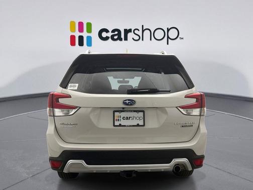 Crystal White Pearl 2022 Subaru Forester Touring