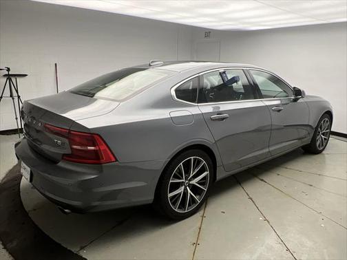2018 Volvo S90 T5 Momentum