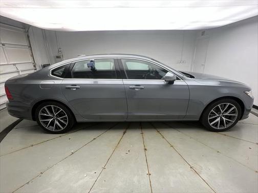2018 Volvo S90 T5 Momentum