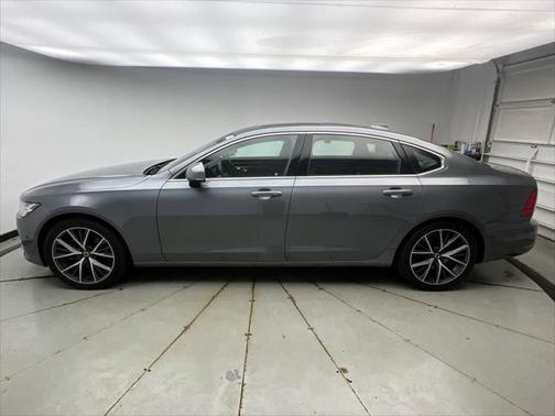 2018 Volvo S90 T5 Momentum