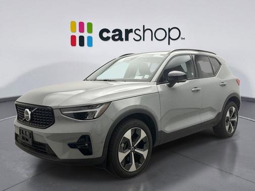 Silver Dawn 2025 Volvo XC40 B5 Plus Dark Theme