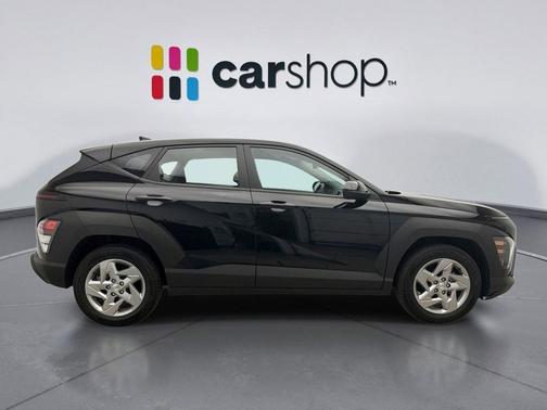 Abyss Black Pearl 2024 Hyundai KONA SE