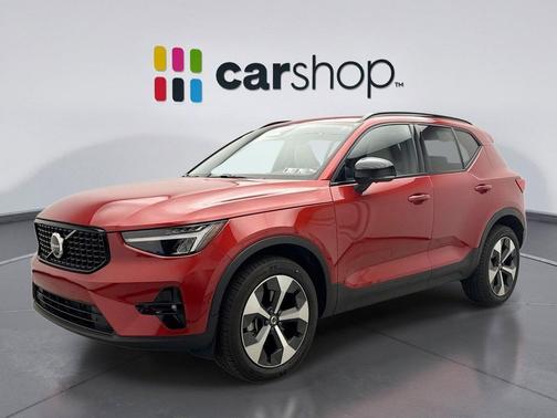 2024 Volvo XC40 B5 Plus Dark Theme