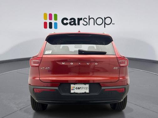 2024 Volvo XC40 B5 Plus Dark Theme