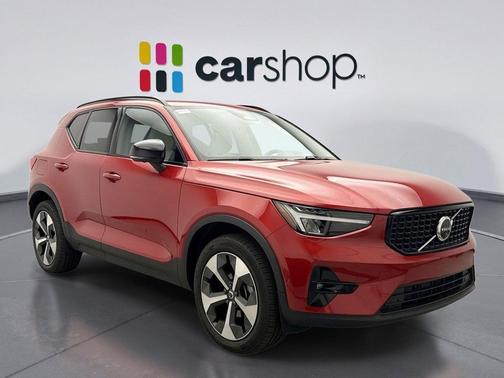 2024 Volvo XC40 B5 Plus Dark Theme
