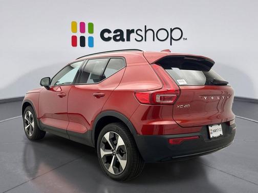 2024 Volvo XC40 B5 Plus Dark Theme