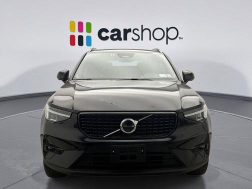 Onyx Black 2025 Volvo XC40 B5 Plus Dark Theme