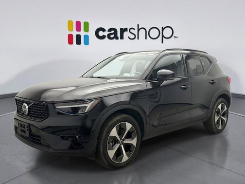 Onyx Black 2025 Volvo XC40 B5 Plus Dark Theme