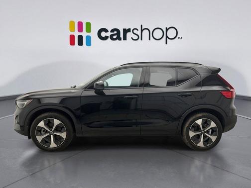 Onyx Black 2025 Volvo XC40 B5 Plus Dark Theme