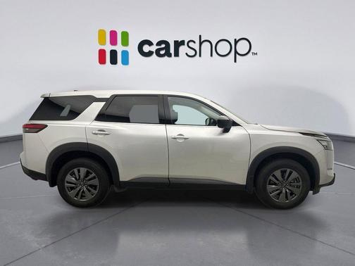 Brilliant Silver Metallic 2024 Nissan Pathfinder S 4WD