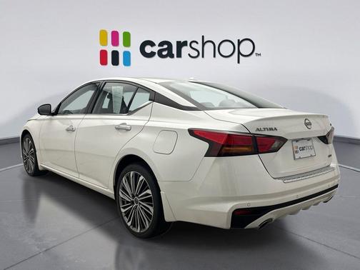 Pearl White Tricoat 2023 Nissan Altima 2.5 SL