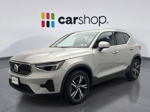 2025 Volvo XC40 B5 Core Bright Theme