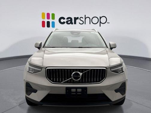 2025 Volvo XC40 B5 Core Bright Theme