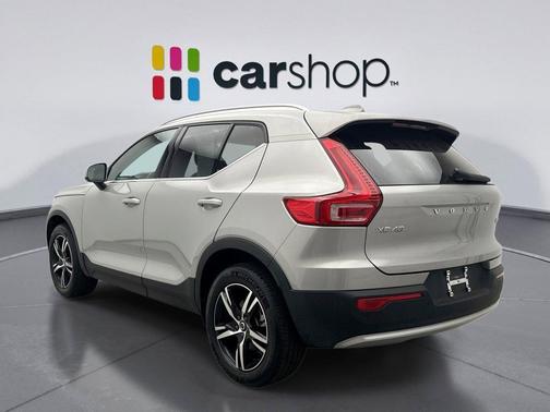 2025 Volvo XC40 B5 Core Bright Theme