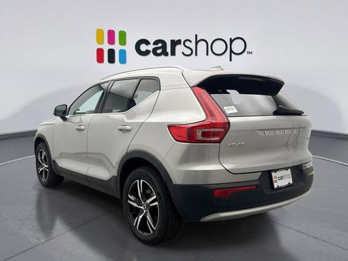 2025 Volvo XC40 B5 Core Bright Theme