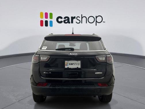 Diamond Black Crystal Pearlcoat 2022 Jeep Compass Latitude Lux