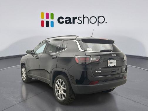 Diamond Black Crystal Pearlcoat 2022 Jeep Compass Latitude Lux