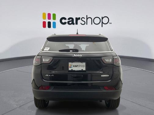Diamond Black Crystal Pearlcoat 2022 Jeep Compass Latitude Lux