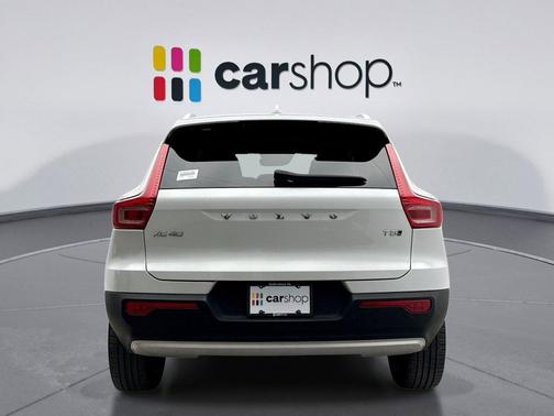 2022 Volvo XC40 T5 Momentum