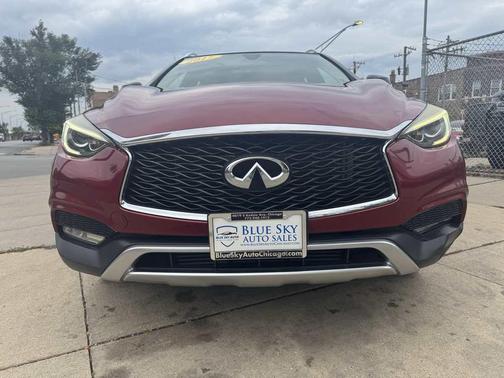 2017 INFINITI QX30 Premium