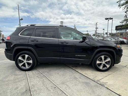 Diamond Black Crystal Pearlcoat 2019 Jeep Cherokee Limited