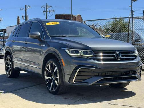 Platinum Gray Metallic 2022 Volkswagen Tiguan 2.0T SEL R-Line 4MOTION