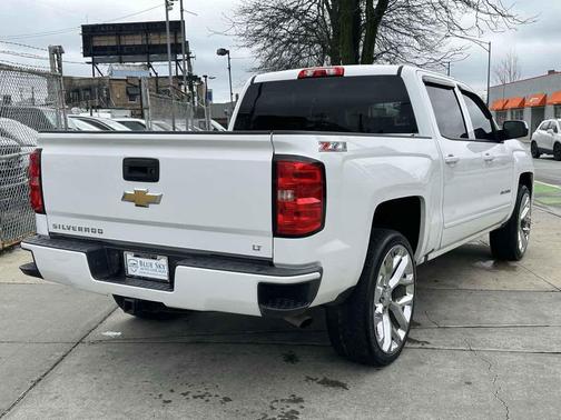 Summit White 2017 Chevrolet Silverado 1500 2LT