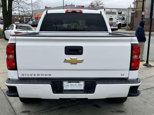 Summit White 2017 Chevrolet Silverado 1500 2LT