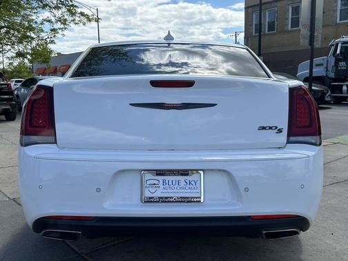 Bright White Clearcoat 2022 Chrysler 300 S
